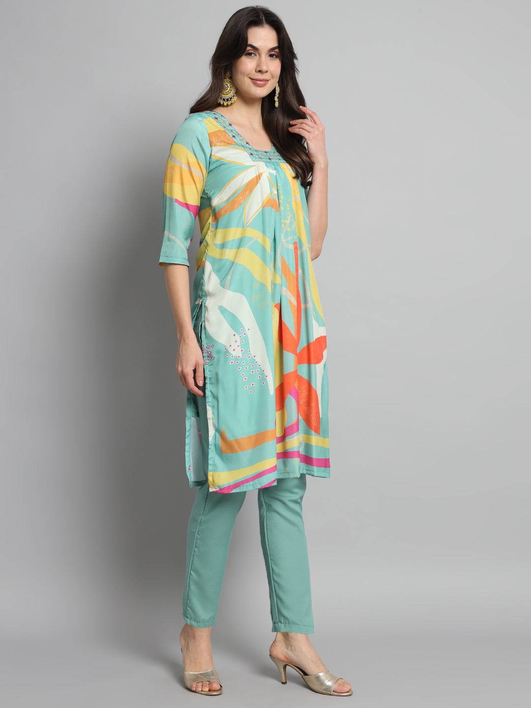 Women's V Neck Embroidered Work Viscose Fabric Kurta & Pant With Dupatta Set - Taantav