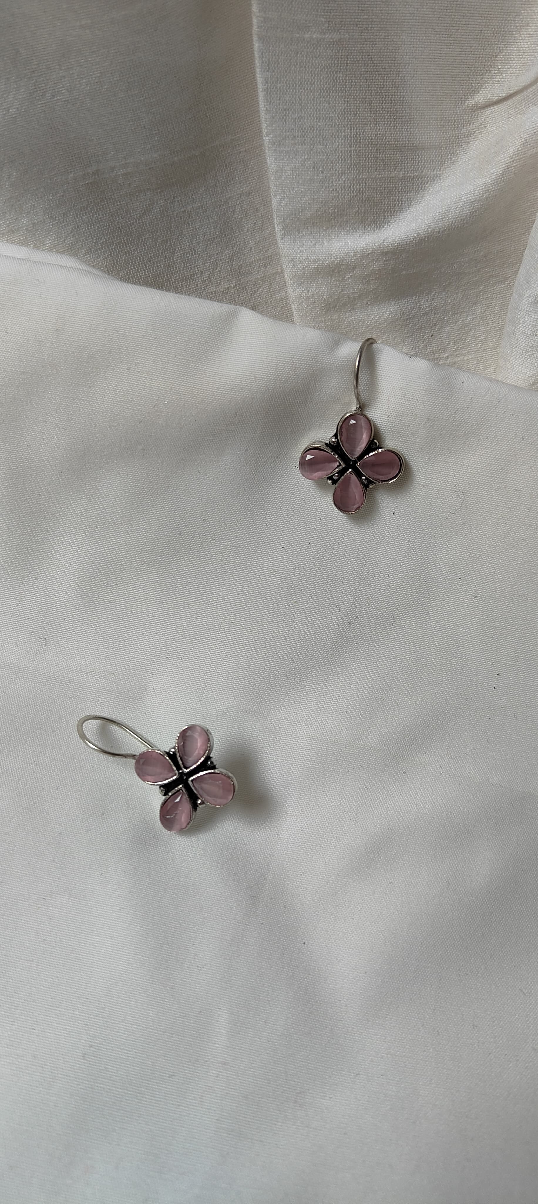 Minimal floral drop earrings for women - Saras