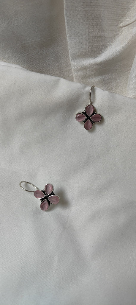 Minimal floral drop earrings for women