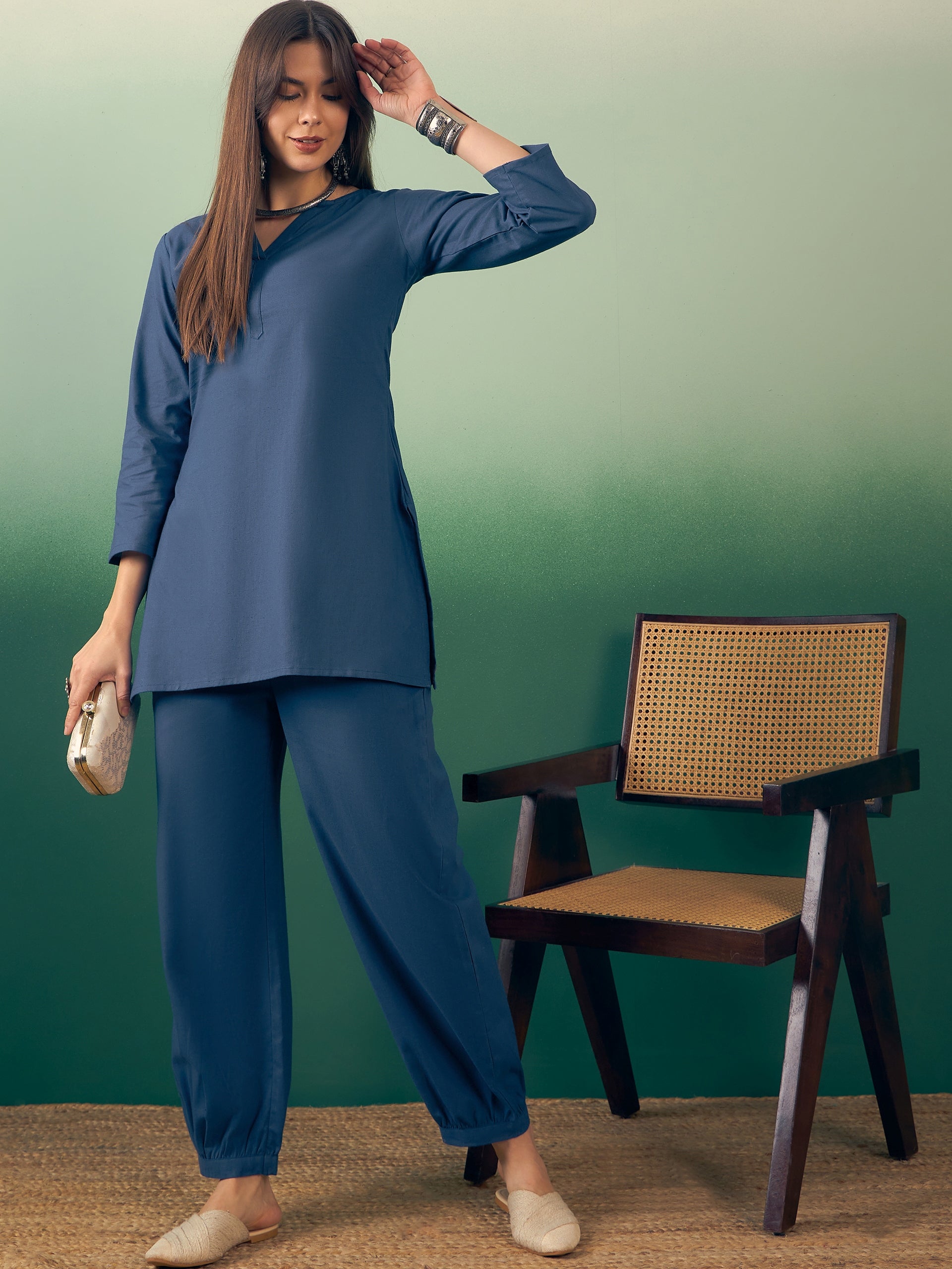 Women's Midnight Blue Solid V Neck Short Kurta Pant Set - InWeave