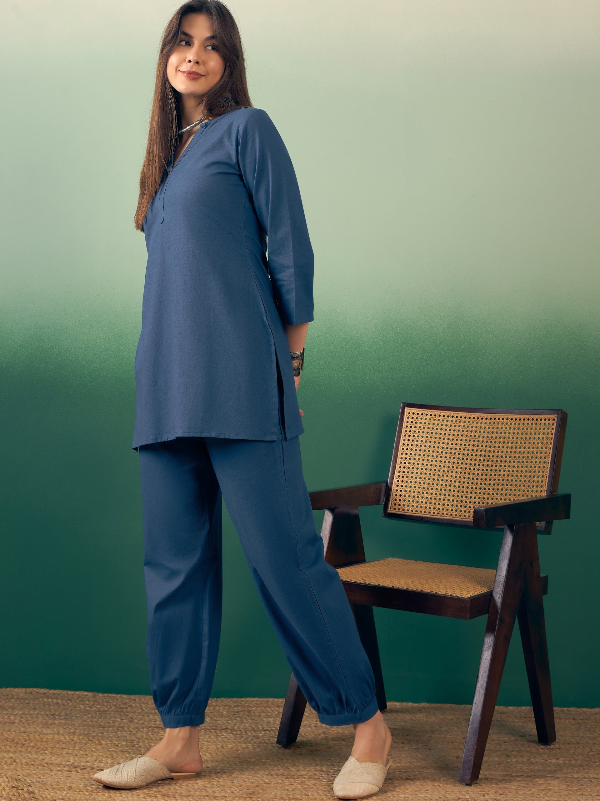 Women's Midnight Blue Solid V Neck Short Kurta Pant Set - InWeave