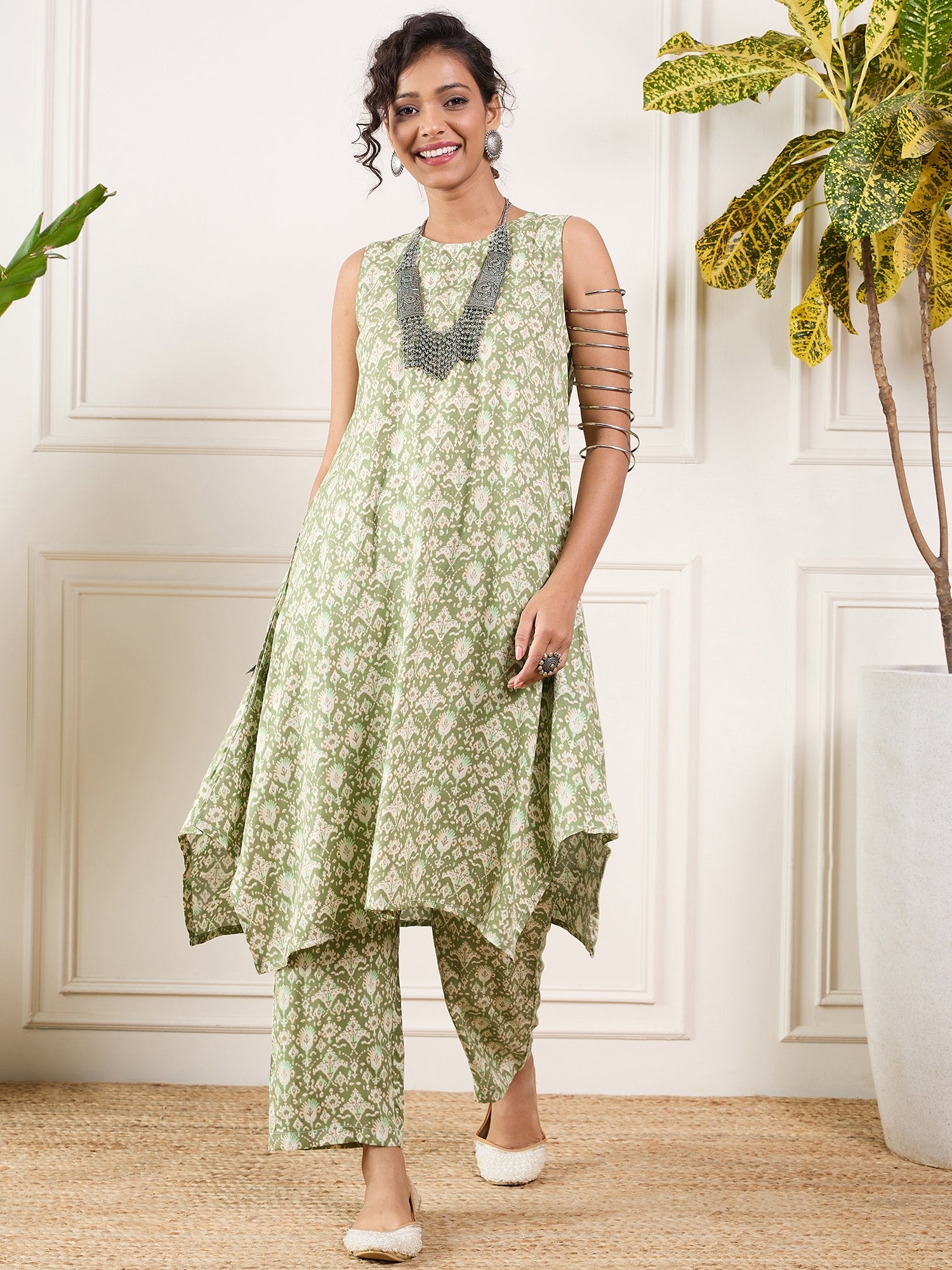 Women's Apple Green Ikkat Print Foil Round Neck Kurta Pant Set - InWeave