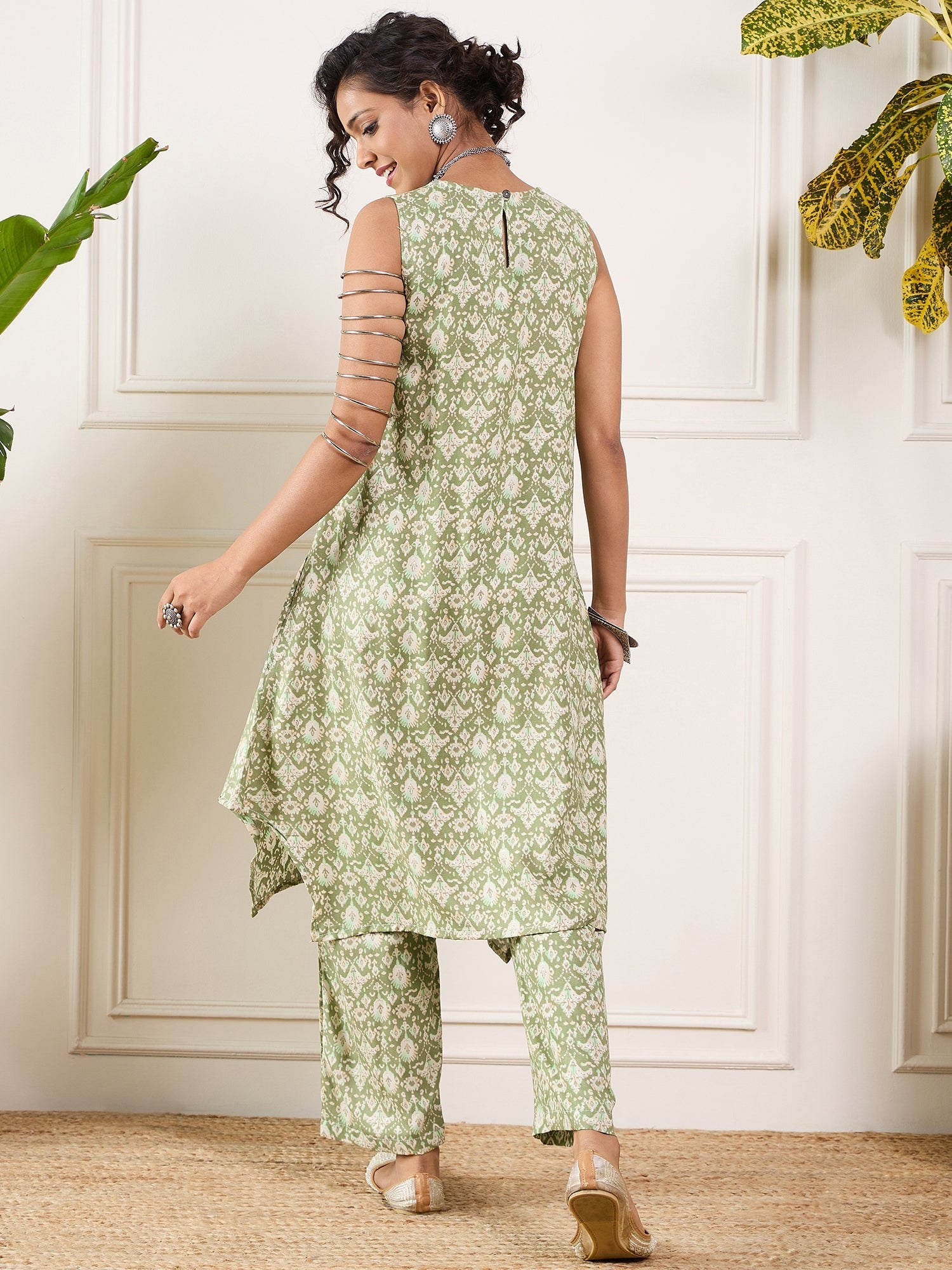 Women's Apple Green Ikkat Print Foil Round Neck Kurta Pant Set - InWeave