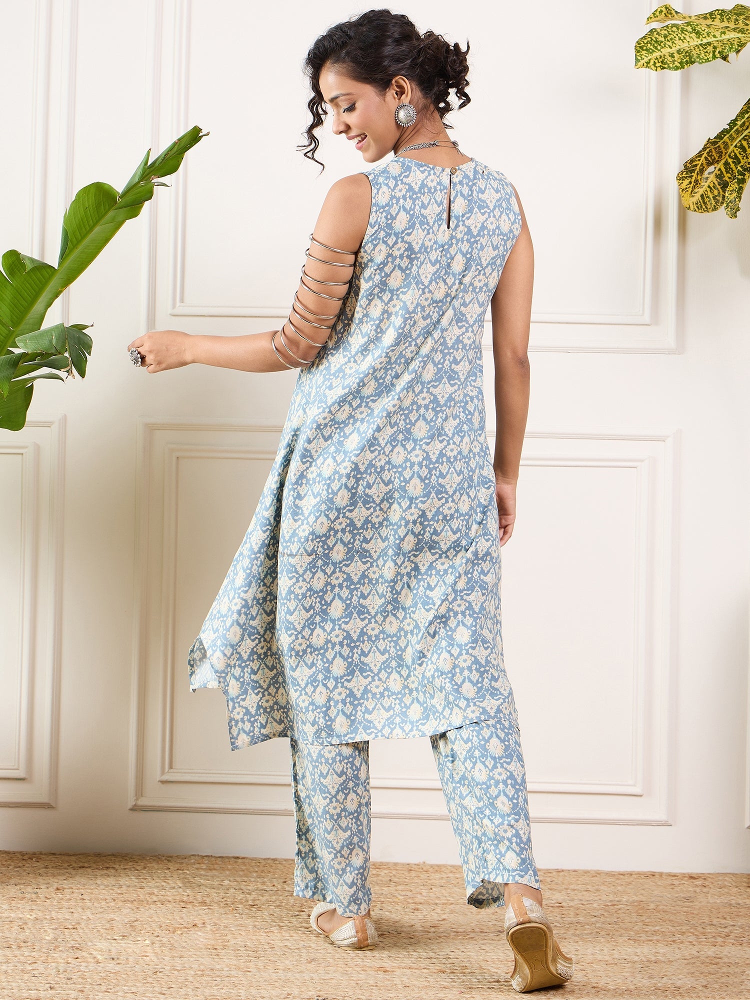 Women's Powder Blue Ikkat Print Foil Round Neck Kurta Pant Set - InWeave