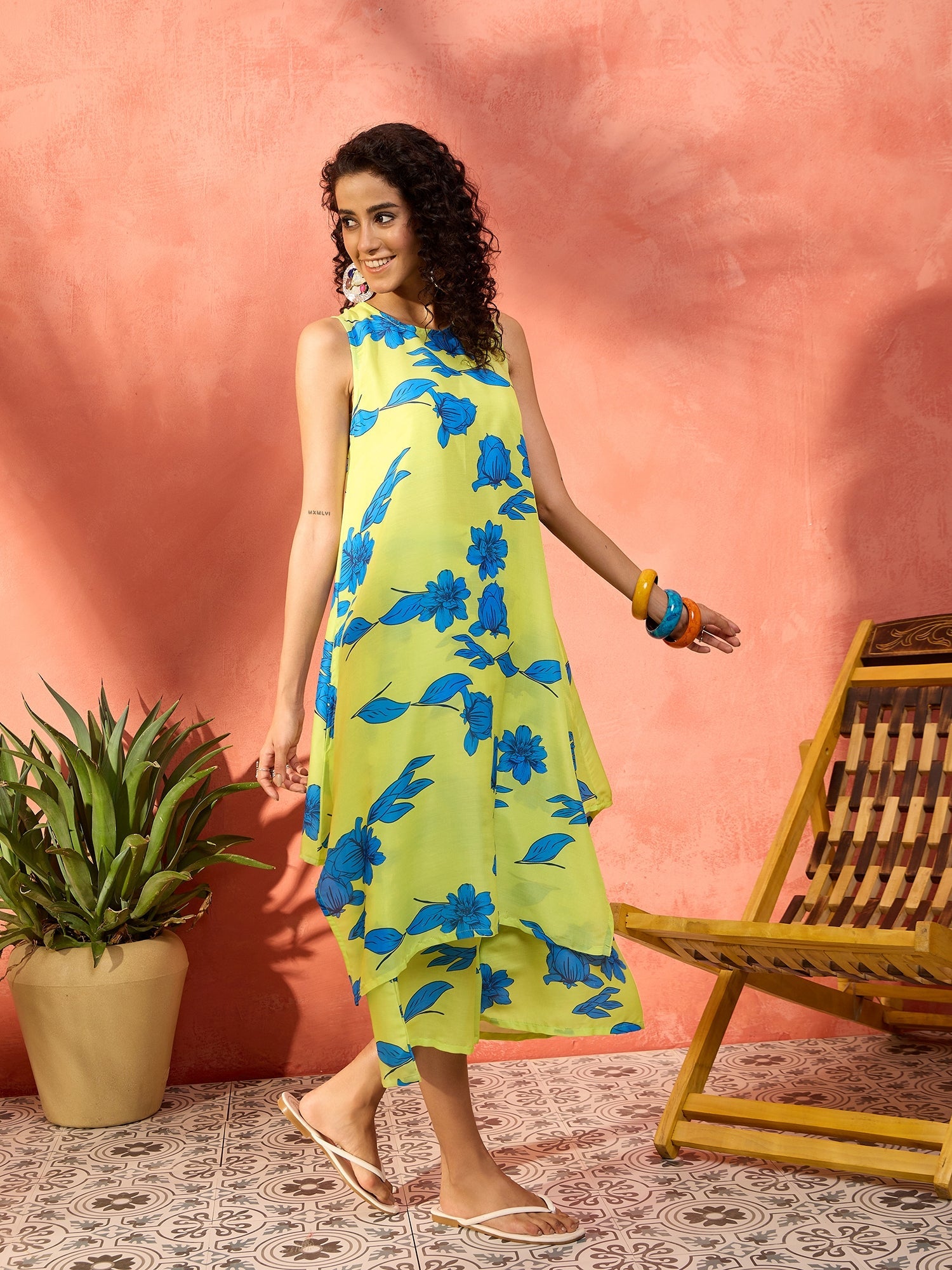 Women's Neon Azure Floral Round Neck Kurta Short Palazzo Set - InWeave