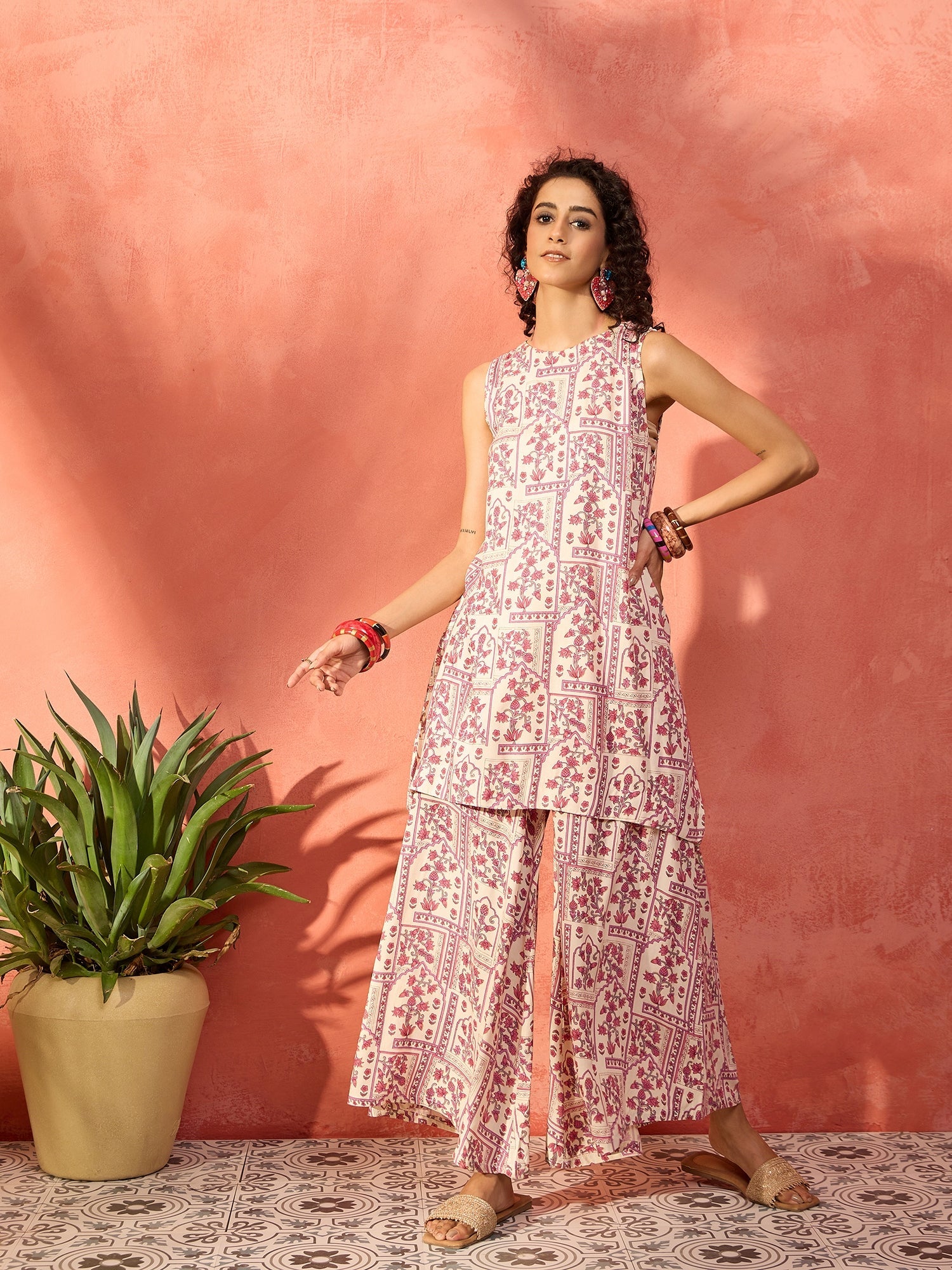 Women's Rose Pink Ethnic Window Floral Round Neck Kurta Pant Set - InWeave