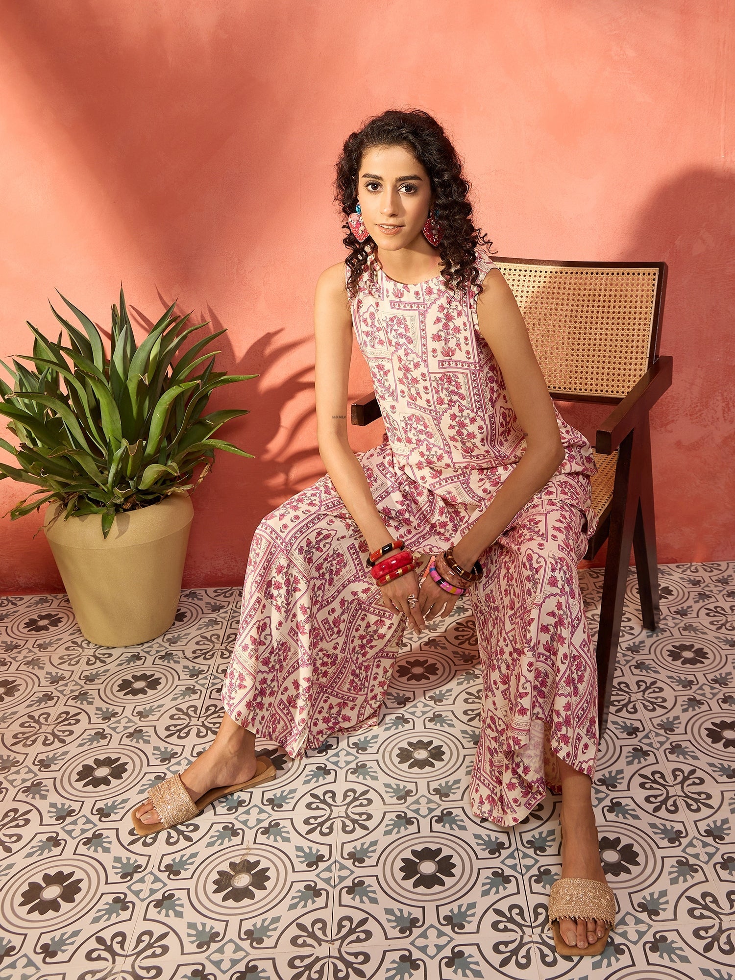 Women's Rose Pink Ethnic Window Floral Round Neck Kurta Pant Set - InWeave