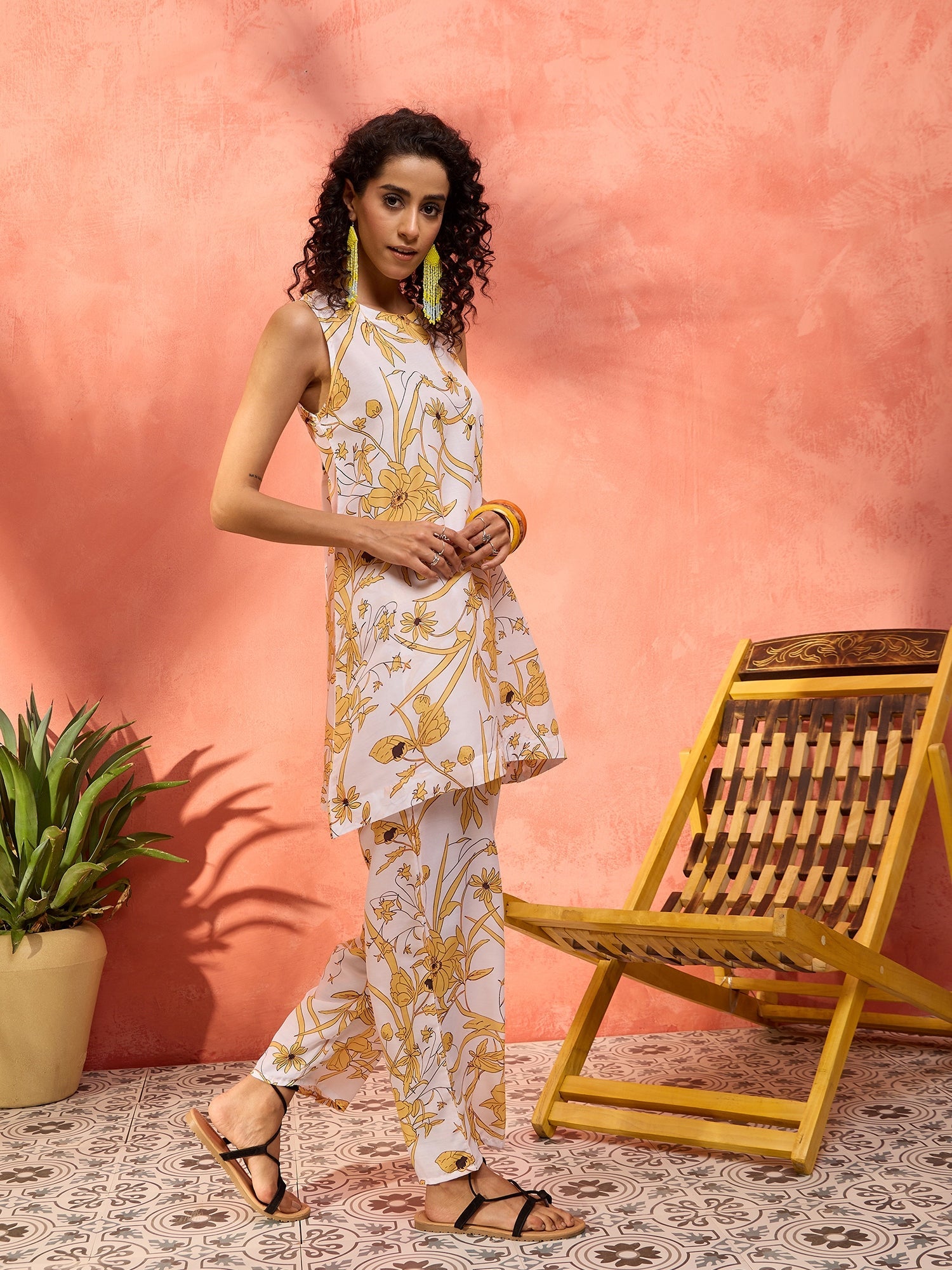 Women's White Yellow Daffodil Flower R Neck Short Kurta Pant Set - InWeave