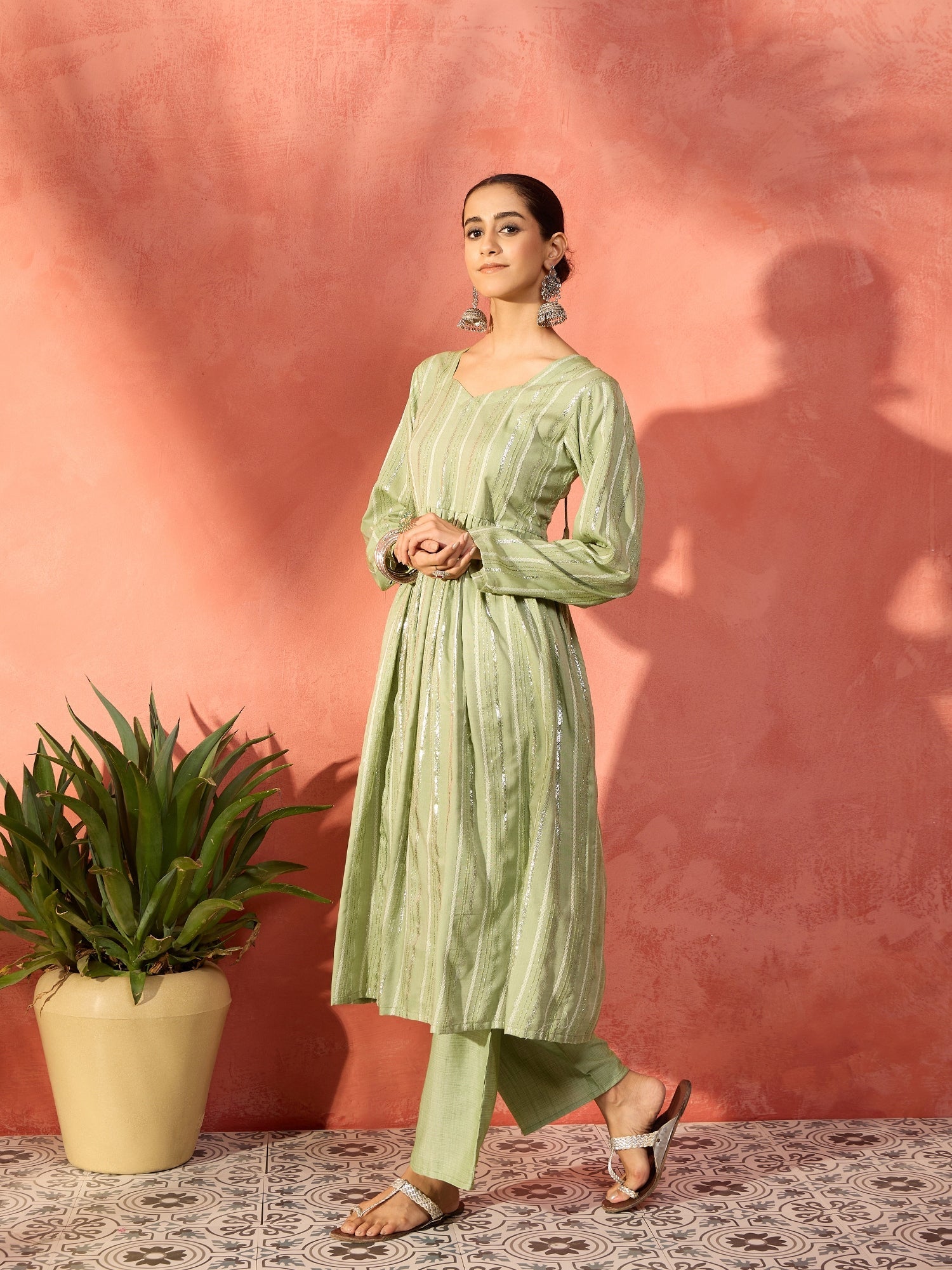 Women's Light Green Lurex Sweetheart Neck Short Kurta Pant Set - InWeave