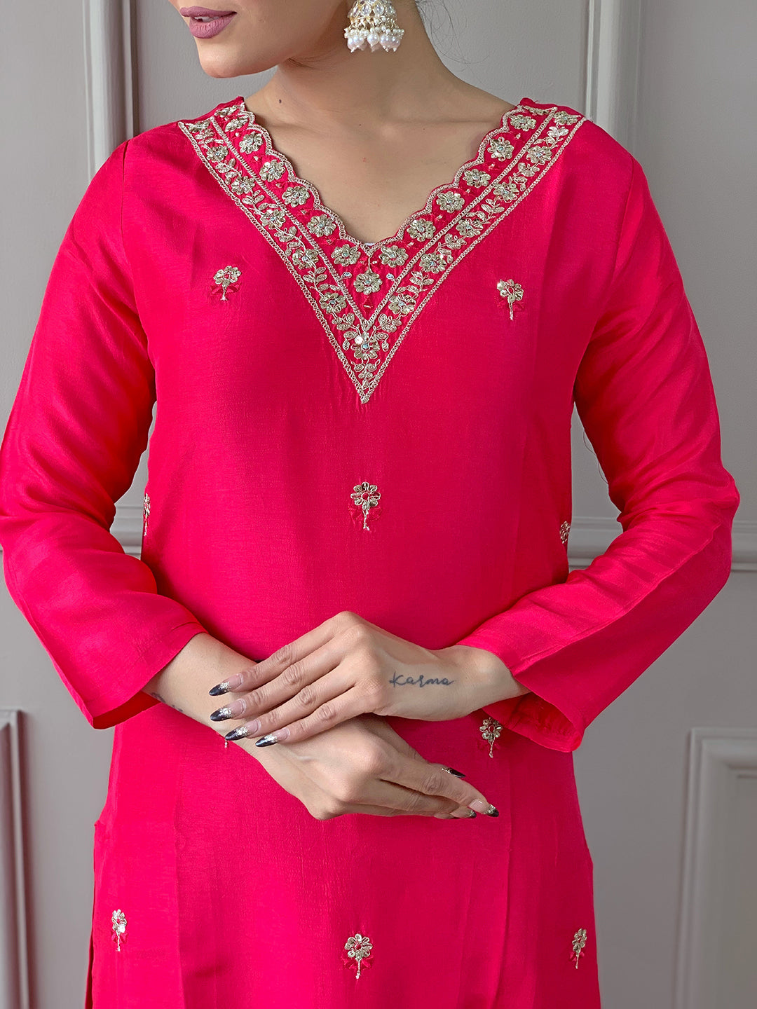 Women's V Neck Embroidered Work Viscose Fabric Kurta & Pant With Dupatta Set - Taantav