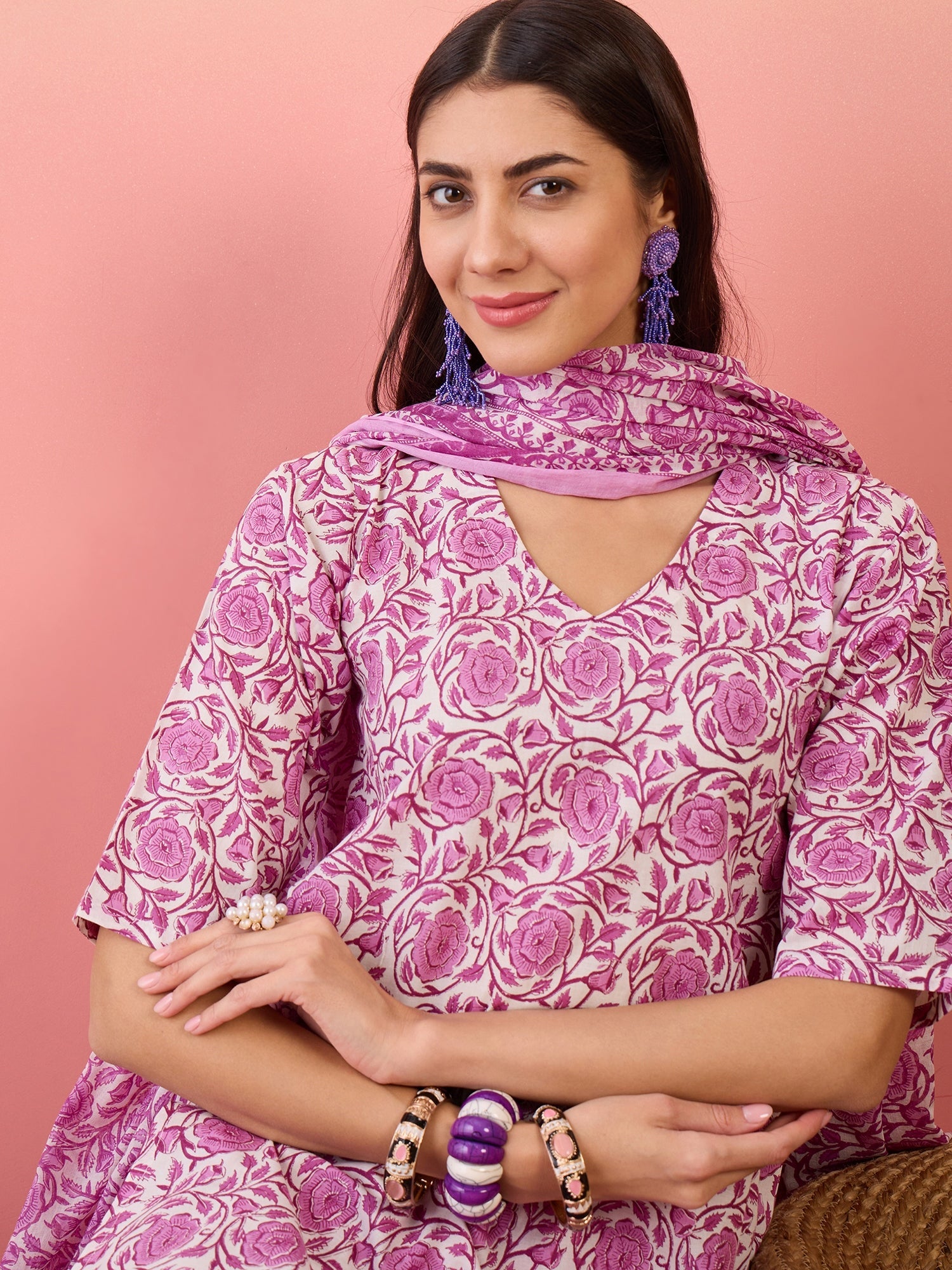 Women's Light Purple Rose Jaal V Neck Straight Kurta Set W Dupatta - InWeave