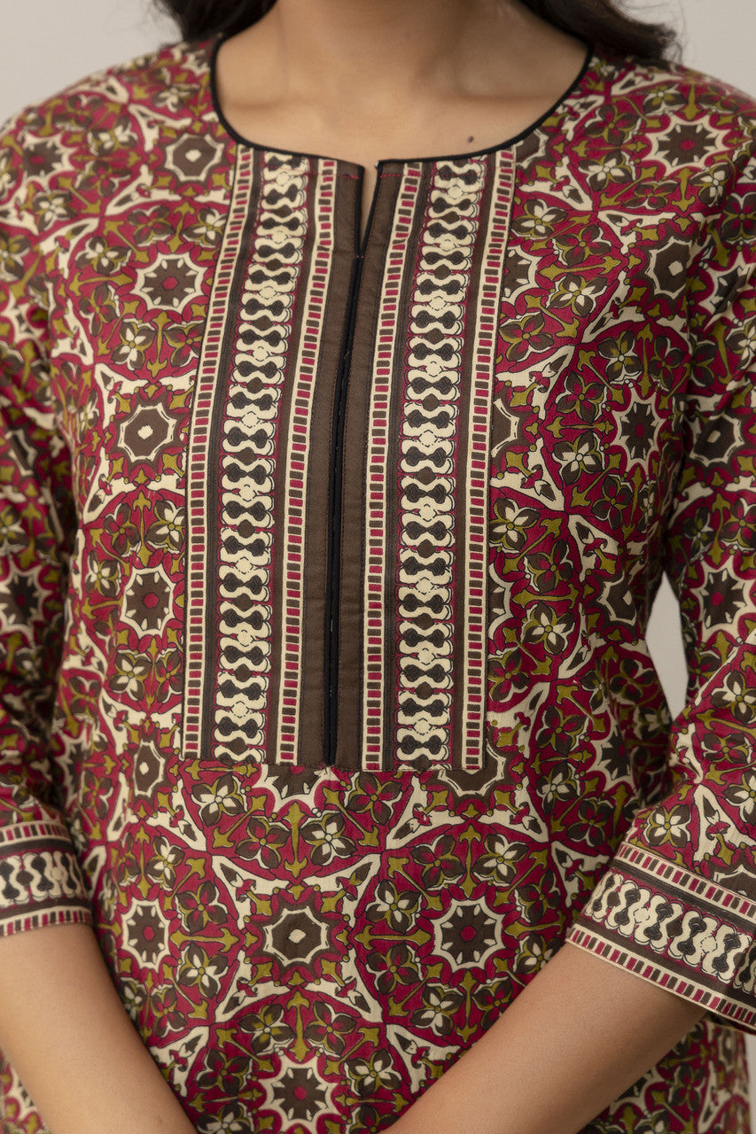 Color_Maroon