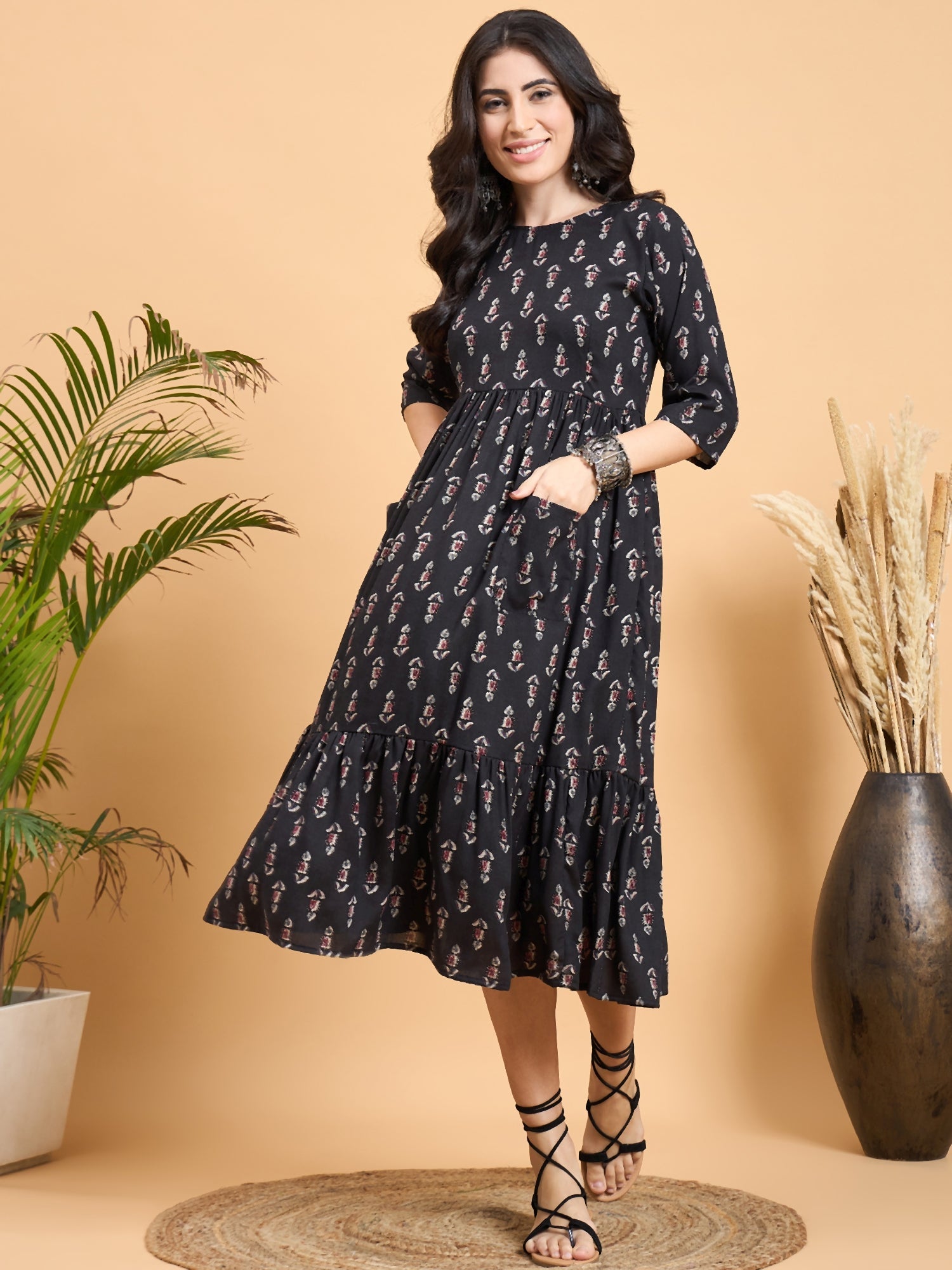 Women's Black Booti Rapid Print Front Pocket Sleeve Dress - InWeave