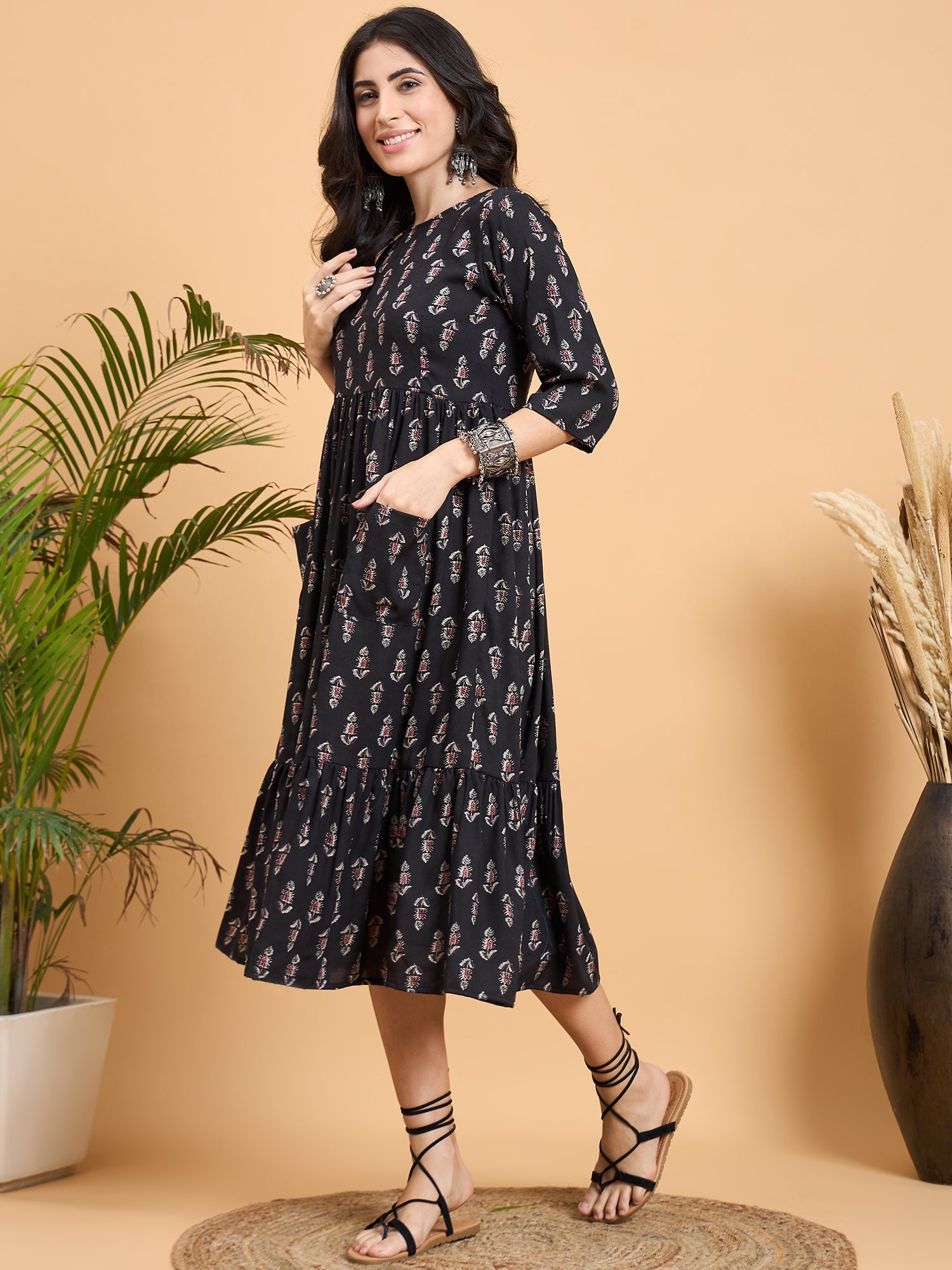 Women's Black Booti Rapid Print Front Pocket Sleeve Dress - InWeave