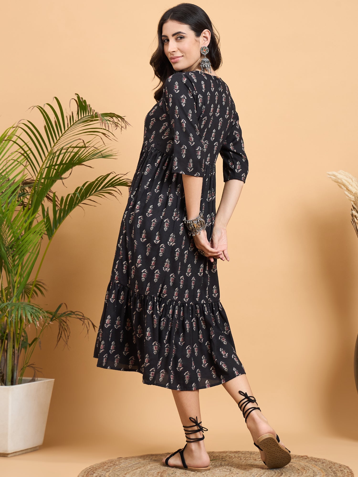 Women's Black Booti Rapid Print Front Pocket Sleeve Dress - InWeave