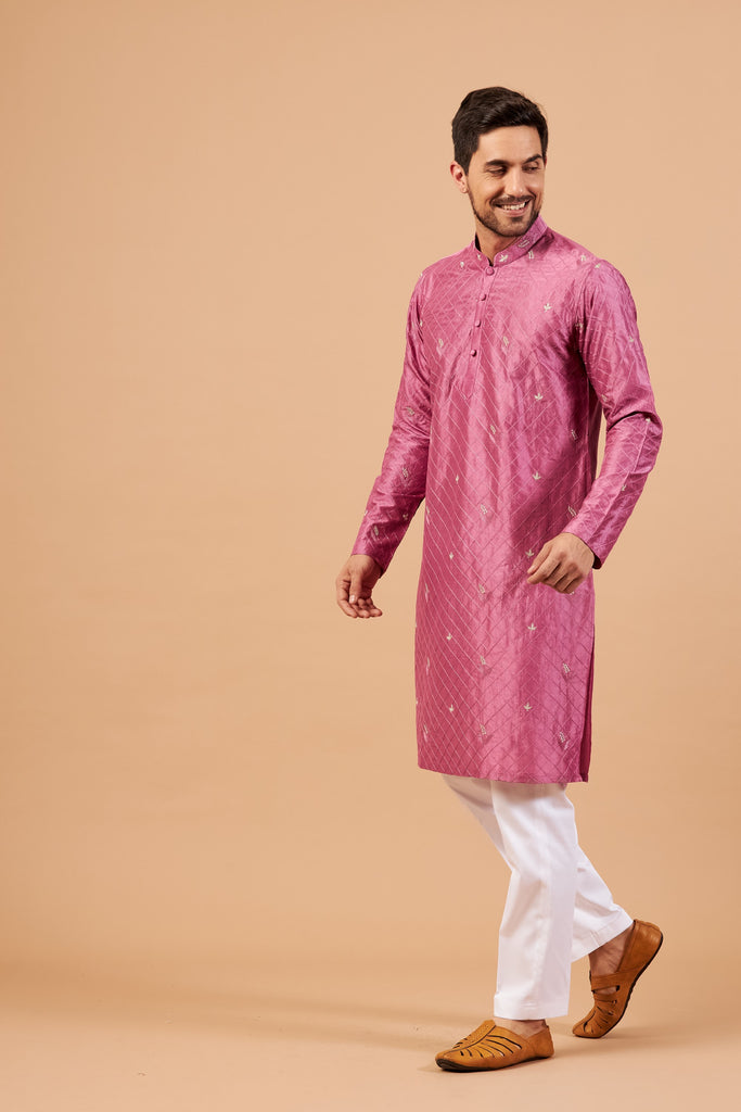 Men's Purple-Pink Color Pimetric All Over Over Self Geometric & Zari Leaf Embroidered Kurta Dupion