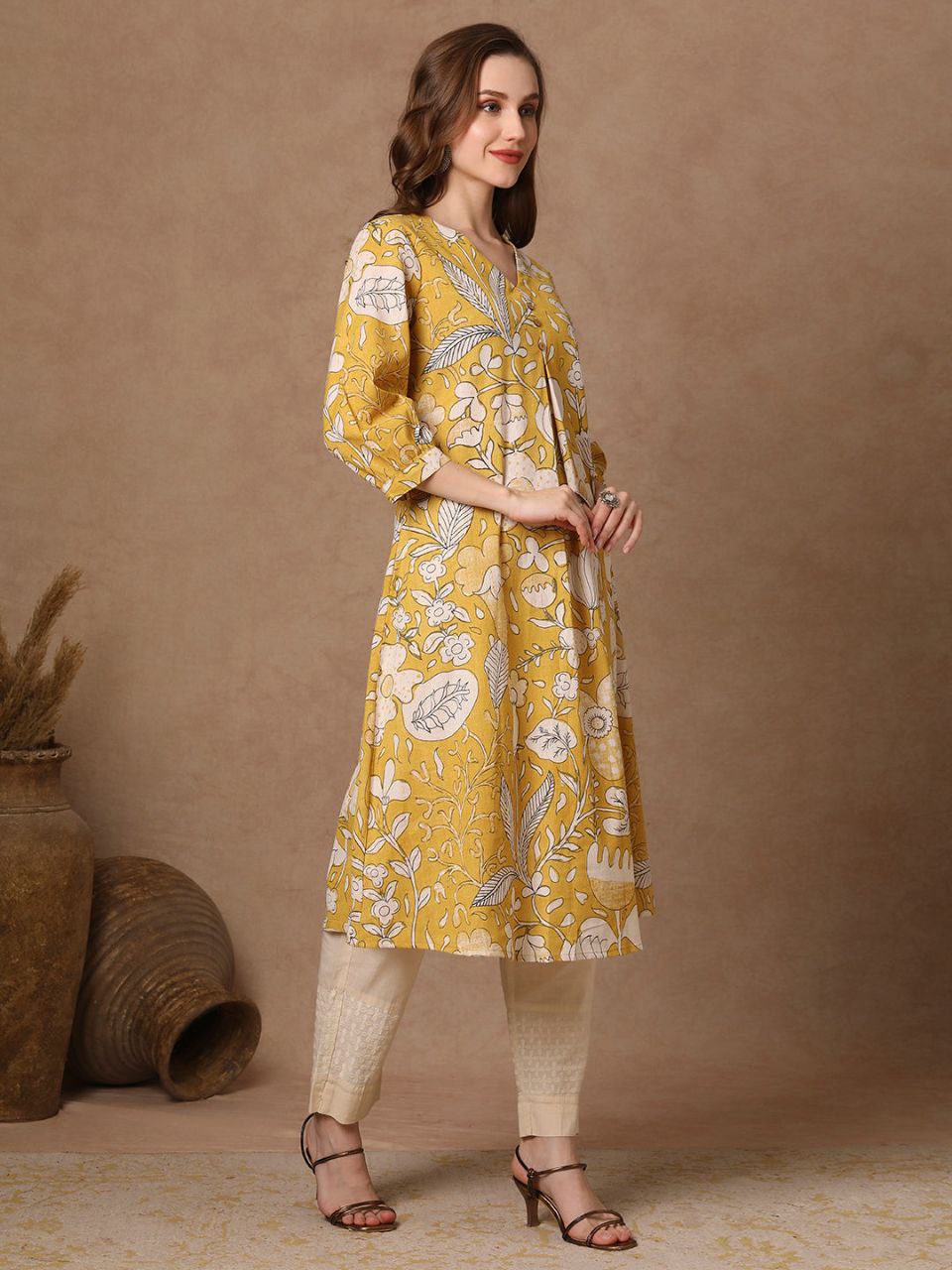 Women's Stylish Rayon Knee Length Floral Printed Kurti