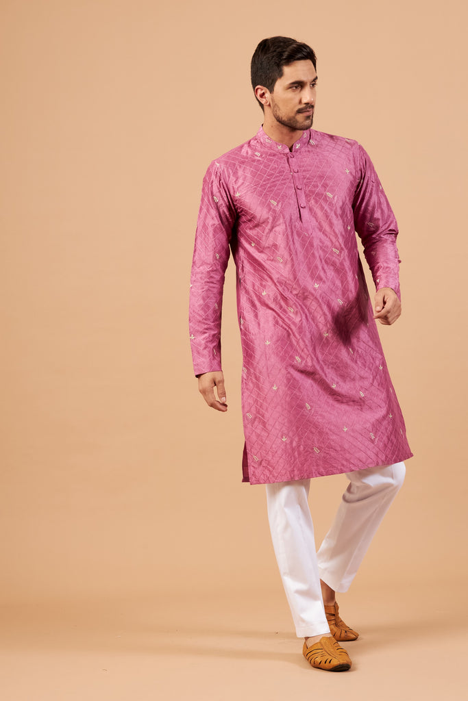 Men's Purple-Pink Color Pimetric All Over Over Self Geometric & Zari Leaf Embroidered Kurta Dupion