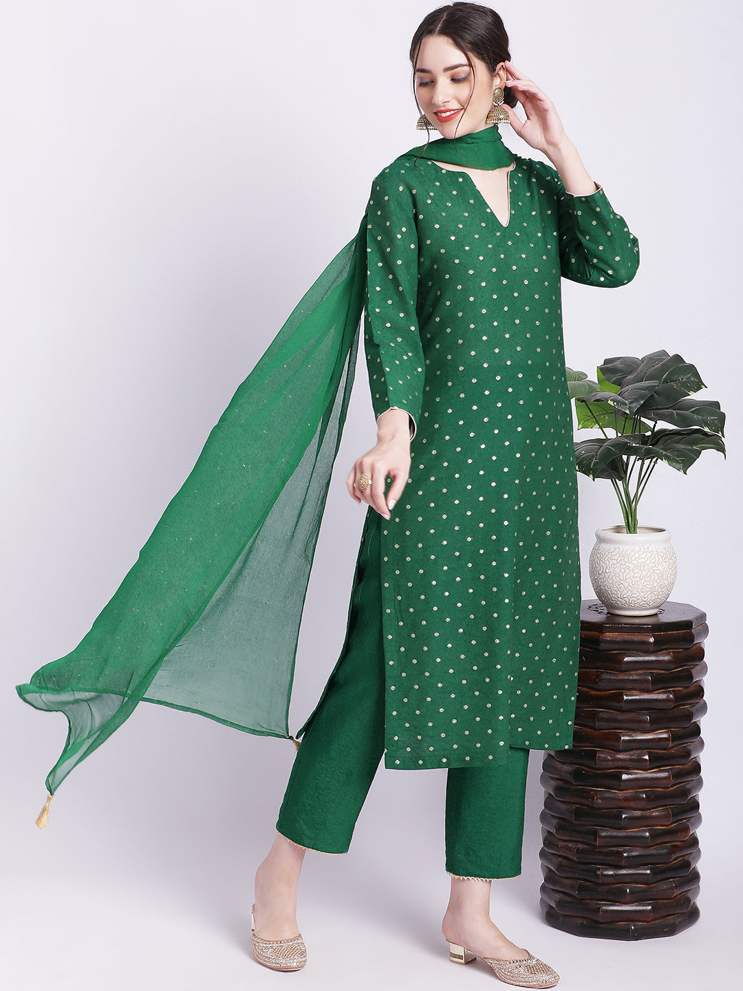 Women's Ethnic Green Banarasi Straight Kurti With Straight Pants And Mokaish Dupatta - Anokherang