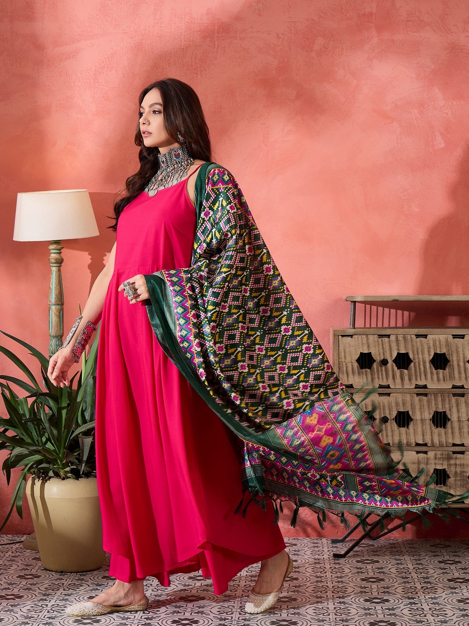 Women's Fuchsia Strappy Kurta Set Green Patola Dupatta - InWeave