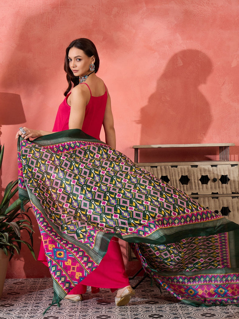 Women's Fuchsia Strappy Kurta Set Green Patola Dupatta