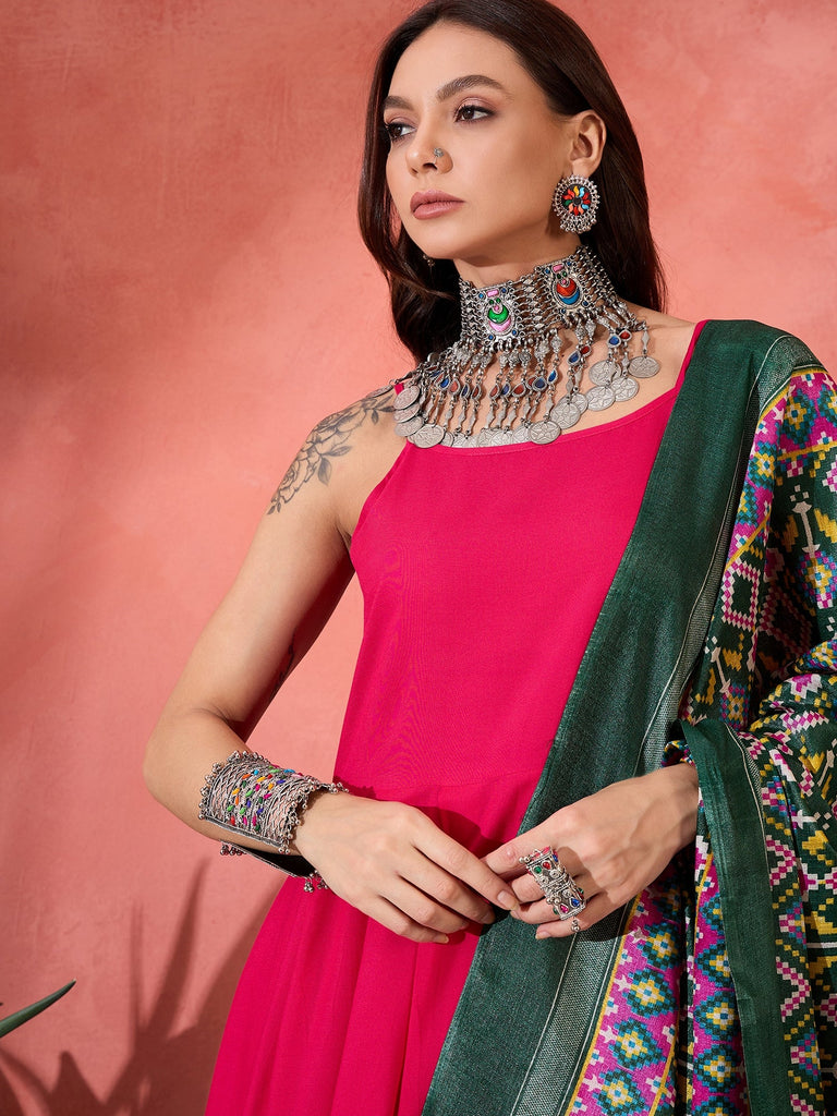Women's Fuchsia Strappy Kurta Set Green Patola Dupatta