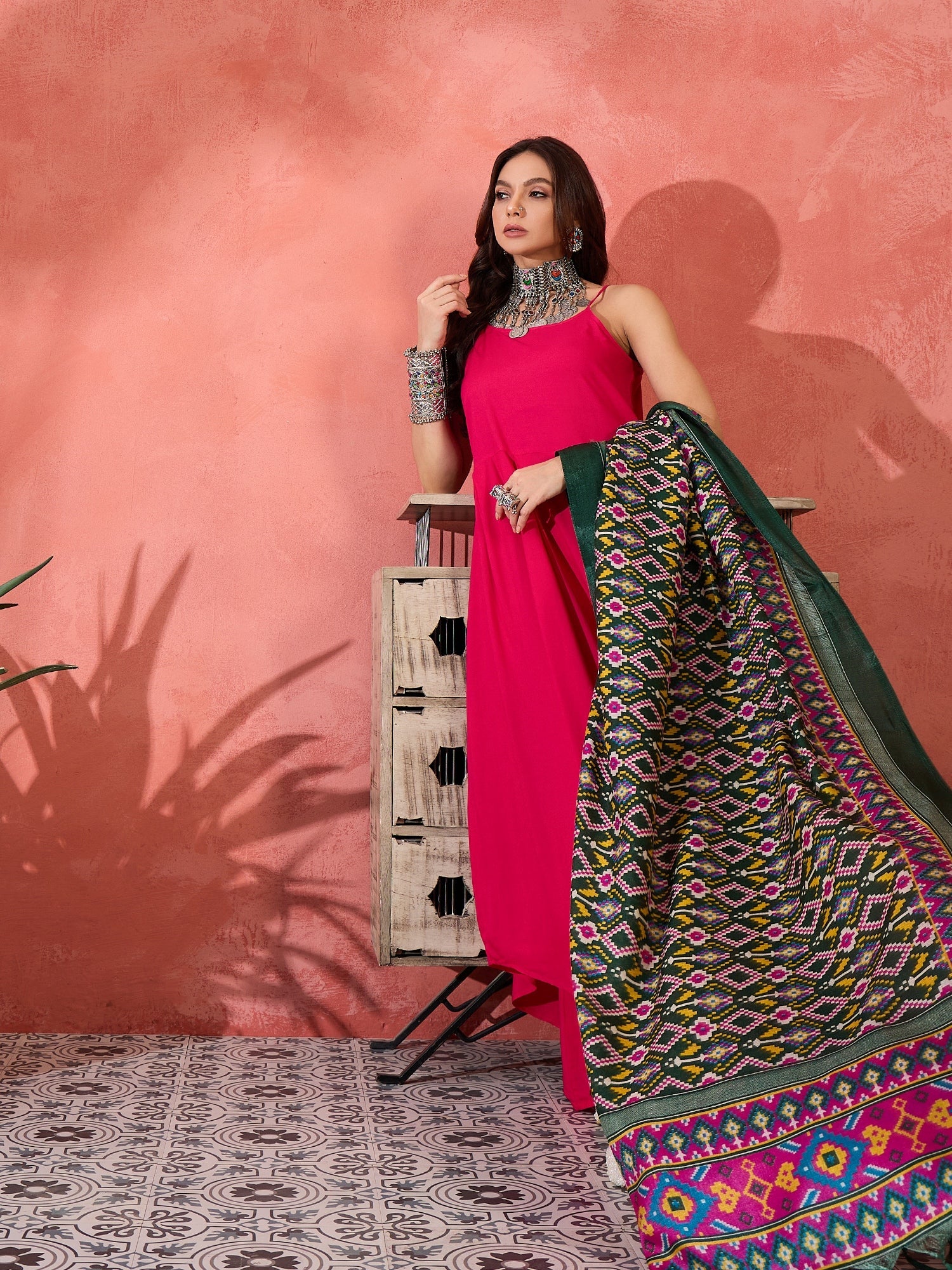 Women's Fuchsia Strappy Kurta Set Green Patola Dupatta - InWeave