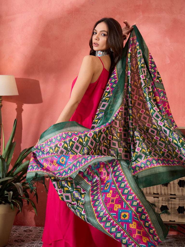 Women's Fuchsia Strappy Kurta Set Green Patola Dupatta