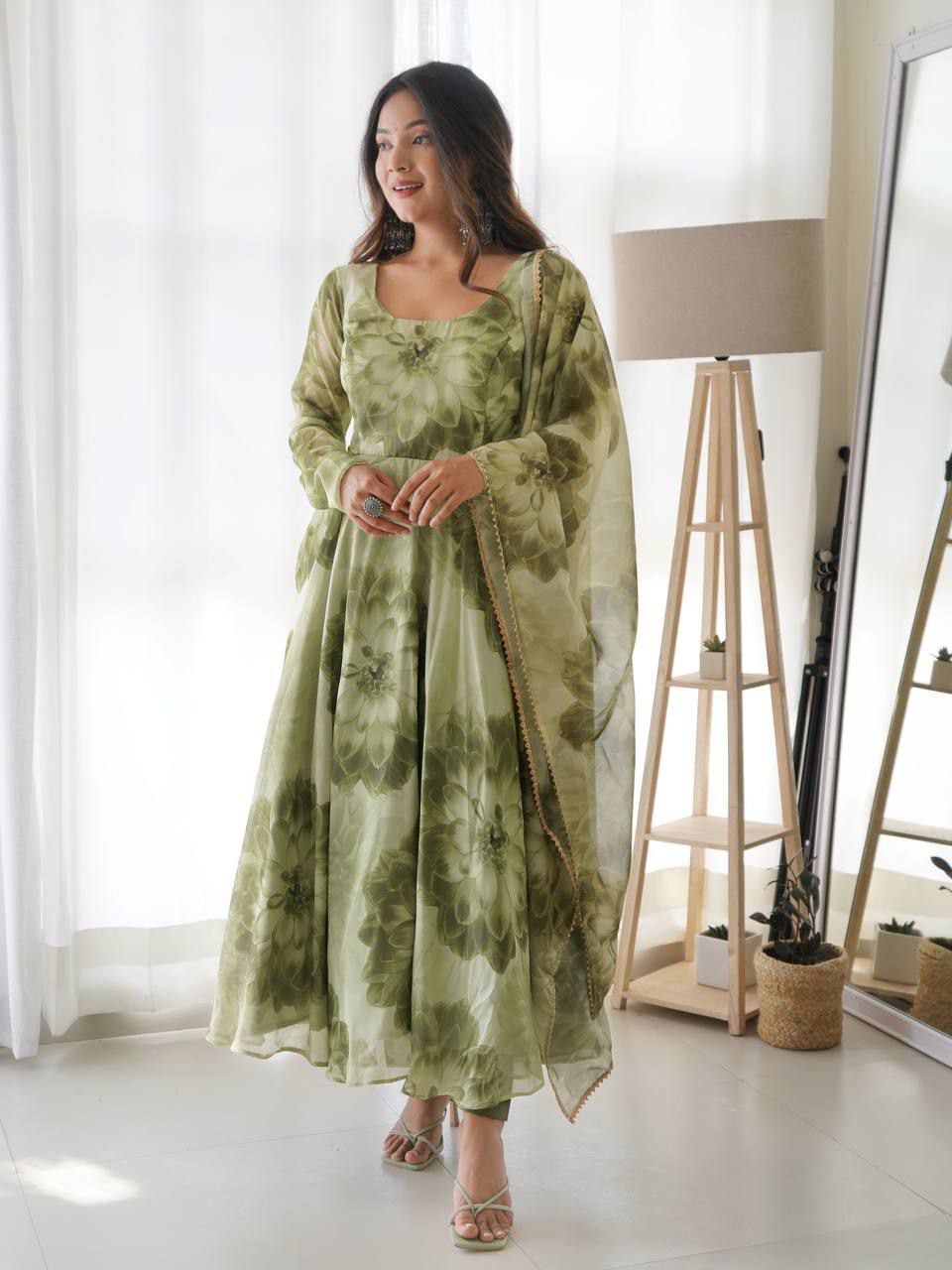 Women's Floral Printed Knee Length Elbow Length Sleeves Round Neck Kurti And Palazzo Set With Net Dupatta