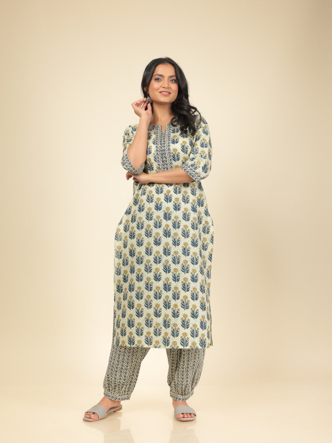 Women's Off White Cotton Floral Print Kurta - Aramya