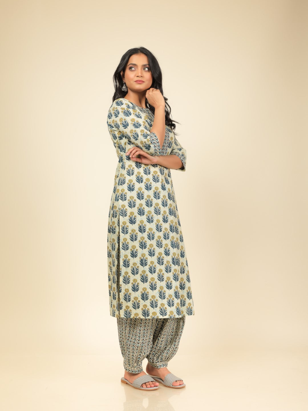 Women's Off White Cotton Floral Print Kurta - Aramya