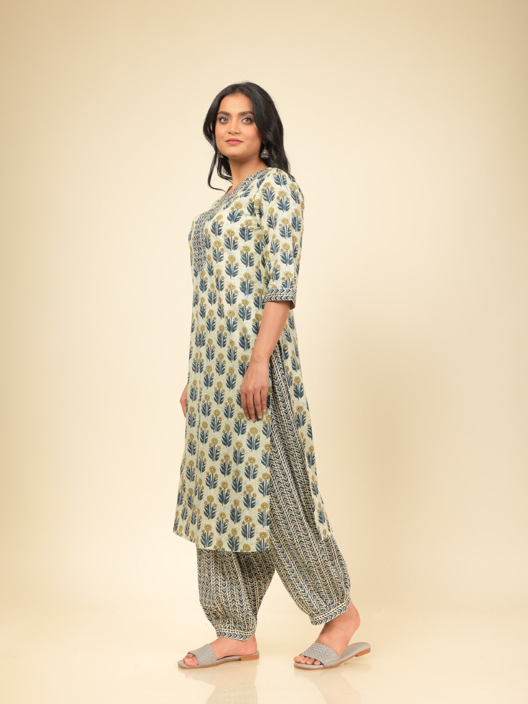 Women's Off White Cotton Floral Print Kurta - Aramya