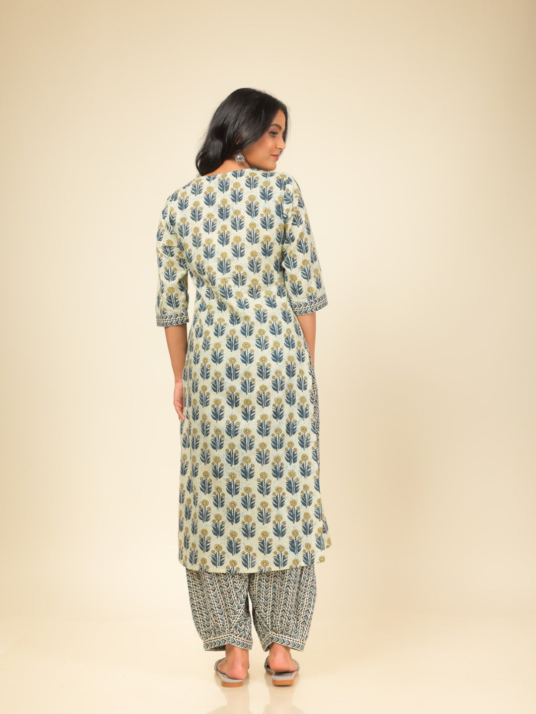 Women's Off White Cotton Floral Print Kurta - Aramya