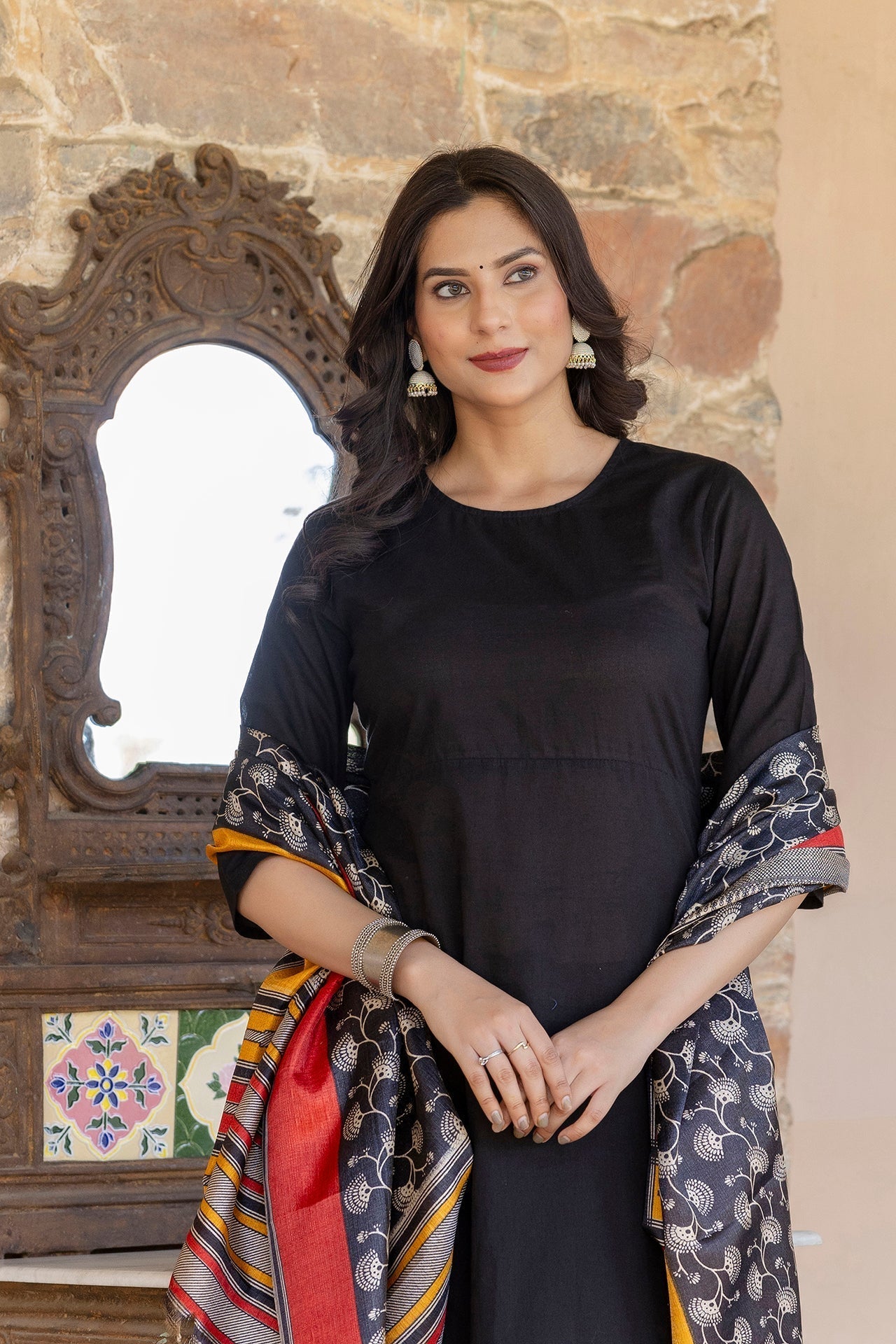 Women's Black kurta with trouser and printed dupatta - Taantav