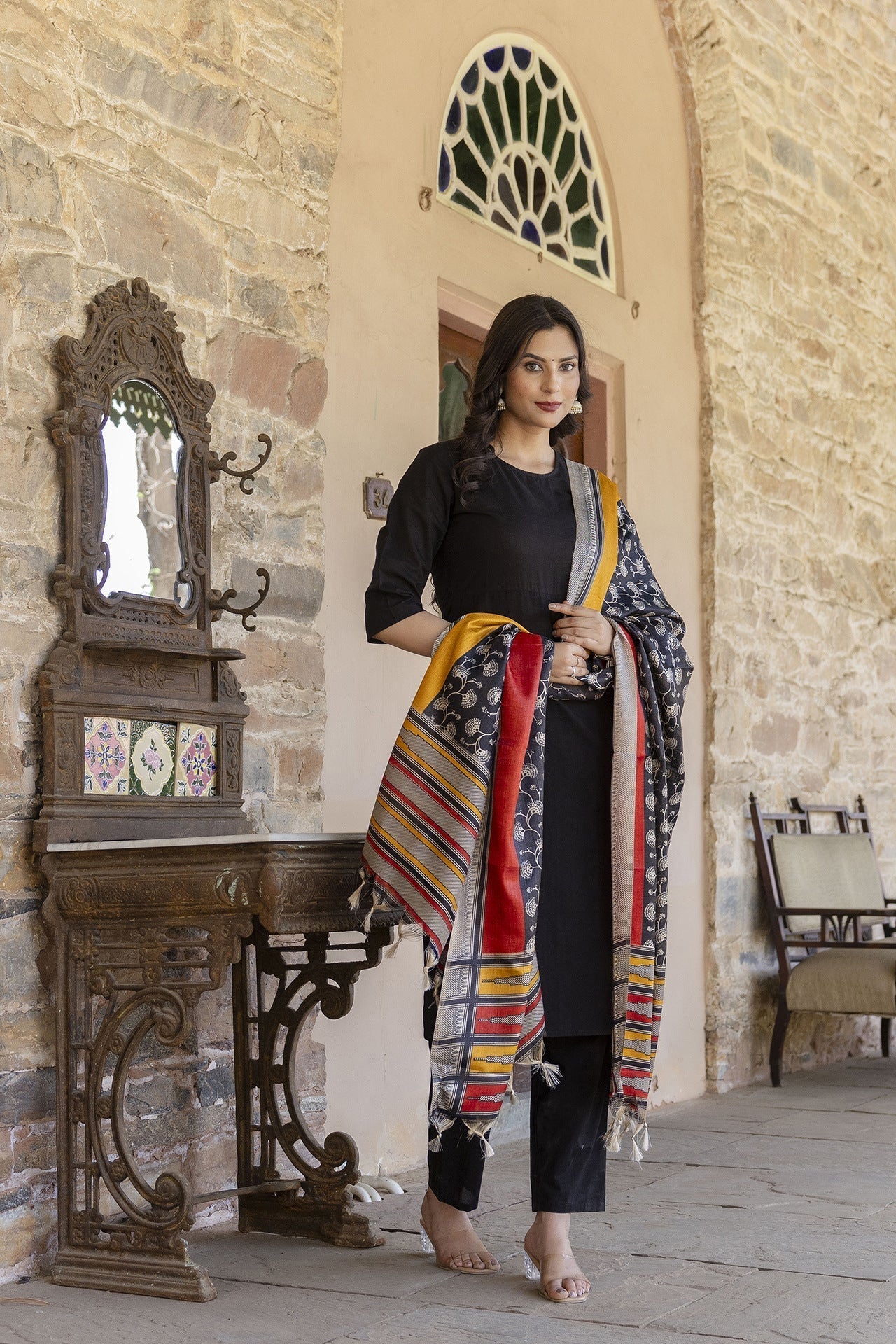 Women's Black kurta with trouser and printed dupatta - Taantav