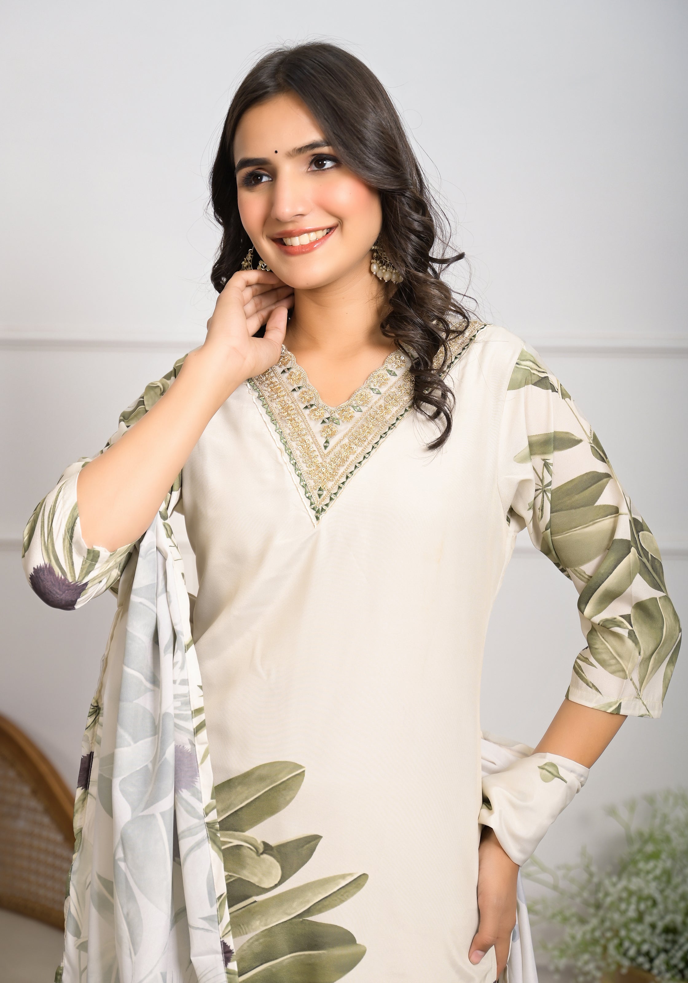 Women's Off-White Crepe Resham Embroidery Kurta Set - Ksm Prints