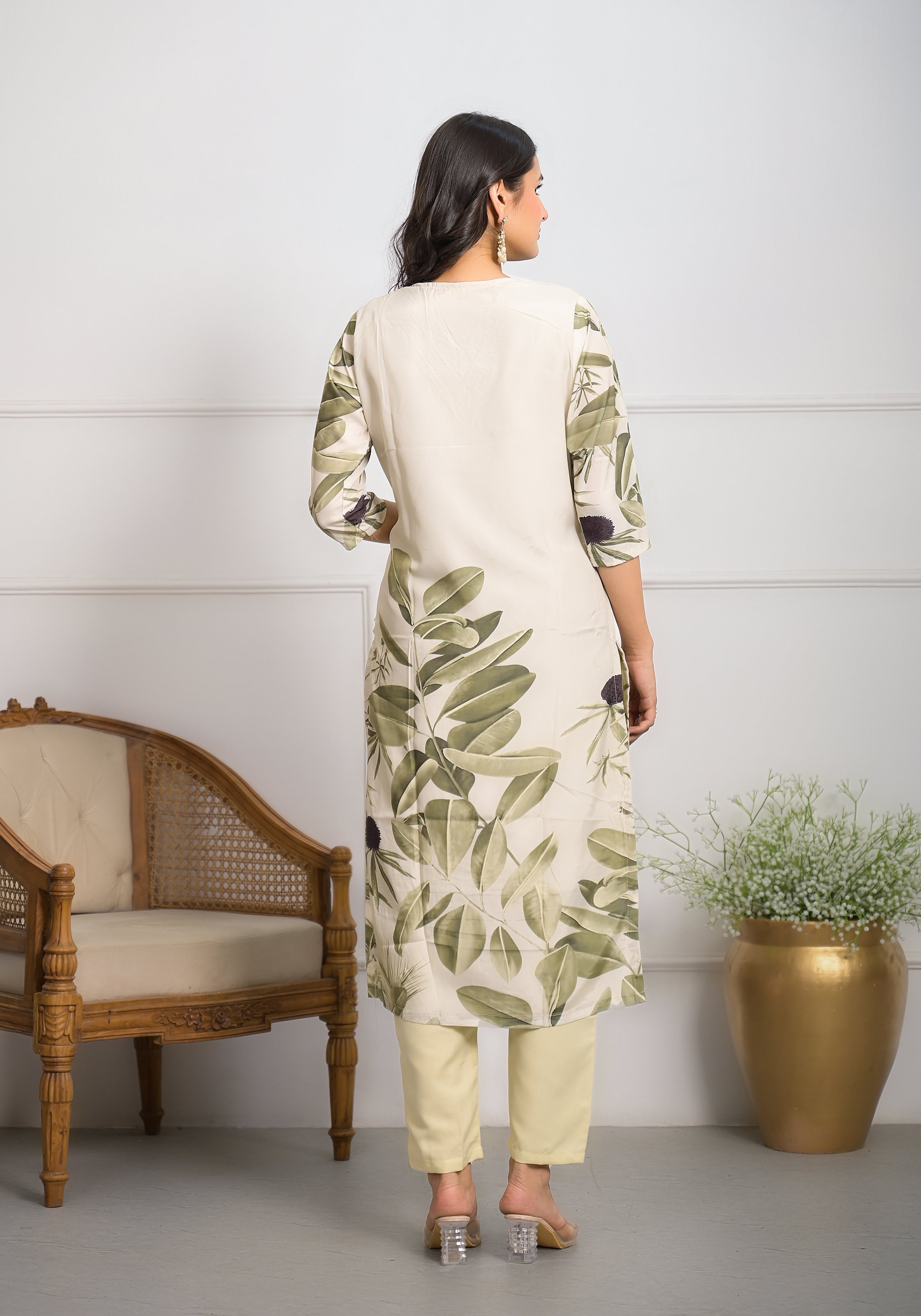 Women's Off-White Crepe Resham Embroidery Kurta Set - Ksm Prints