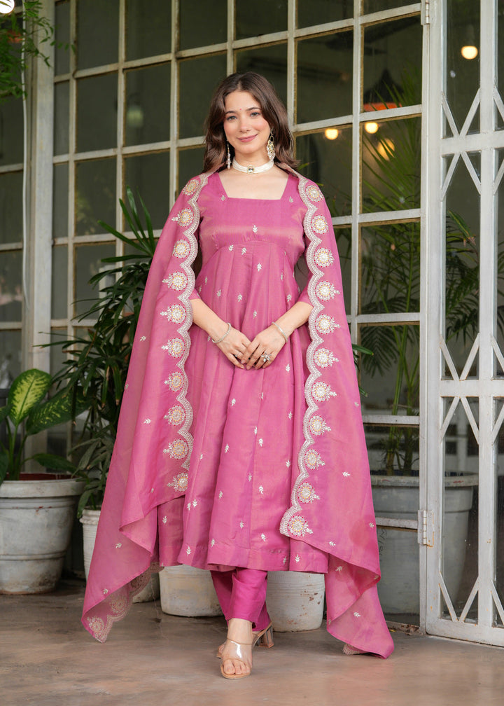 Women's Pink Smart And Ethnic Readymade Kurta Set For Casual And Formal Looks