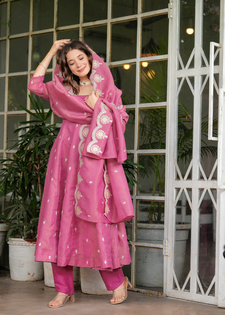 Women's Pink Smart And Ethnic Readymade Kurta Set For Casual And Formal Looks
