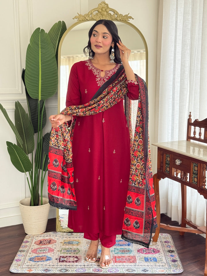 Women's Pink Smart And Ethnic Readymade Kurta Set For Casual And Formal Looks