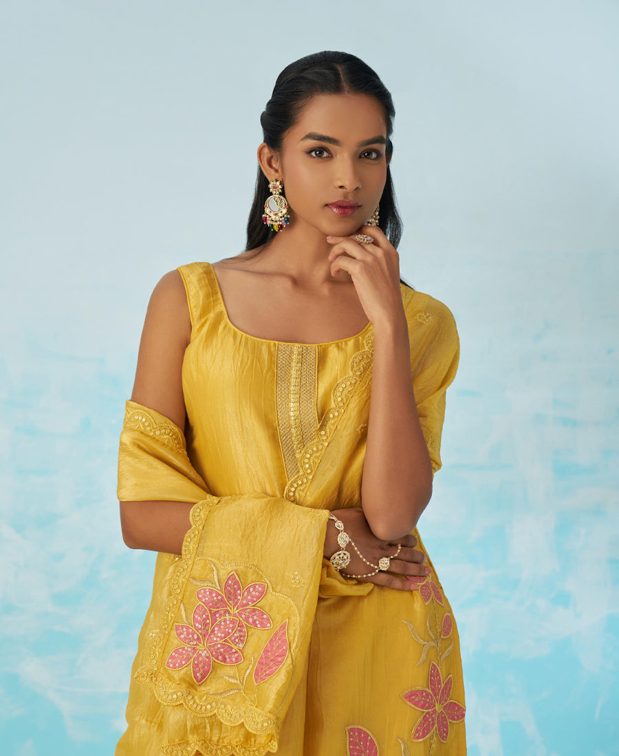 Color_YELLOW