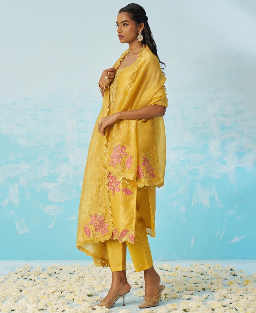 Color_YELLOW