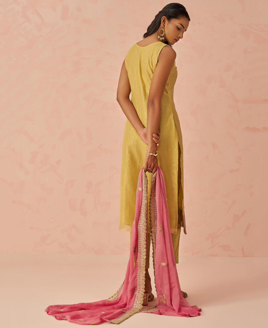 Color_YELLOW