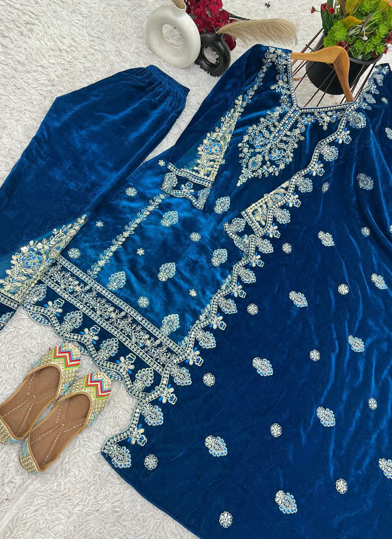 Women's Blue Velvet Embroidered Kurta Set - Prazu Fashion