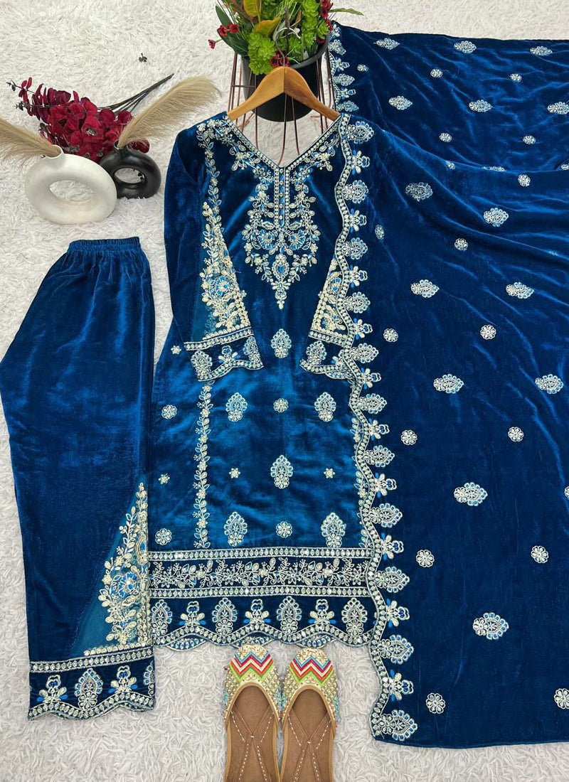 Women's Blue Velvet Embroidered Kurta Set - Prazu Fashion