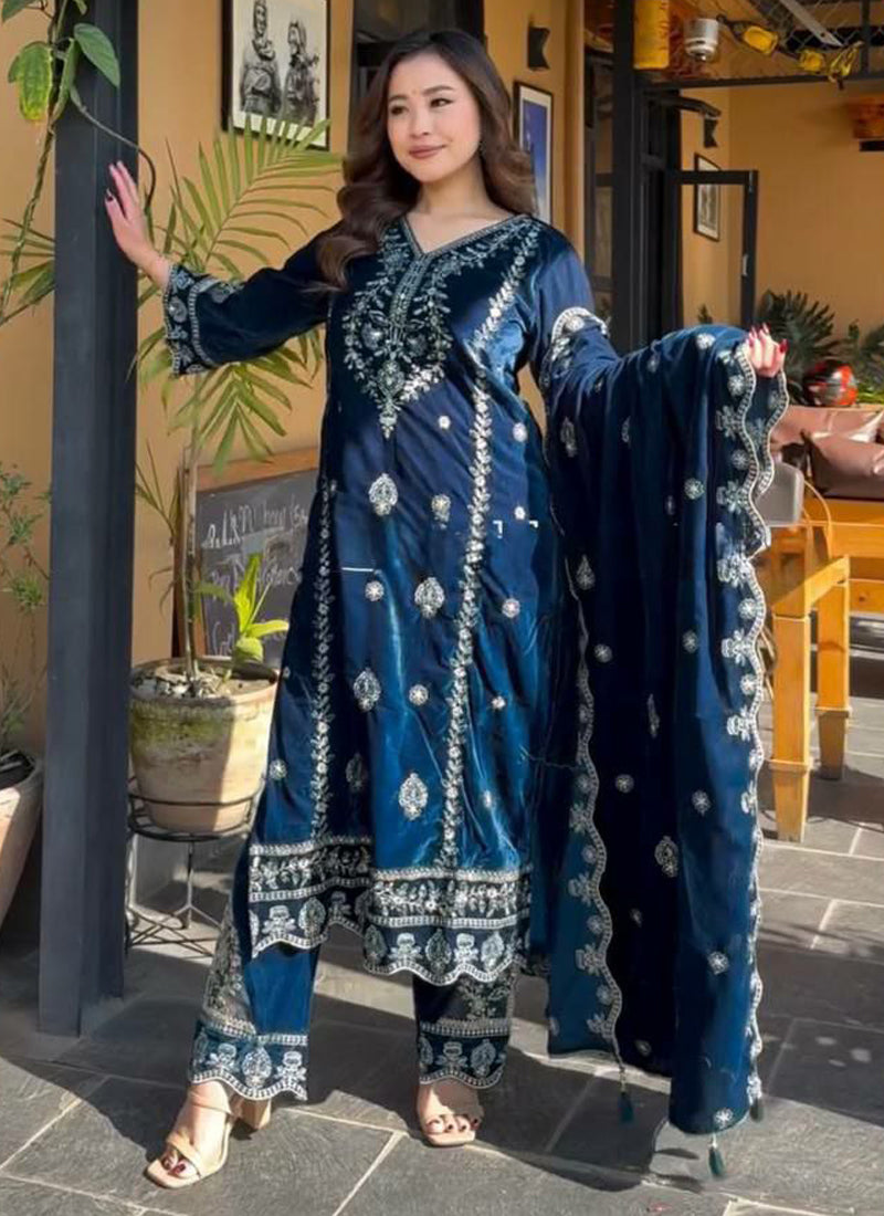 Women's Blue Velvet Embroidered Kurta Set - Prazu Fashion