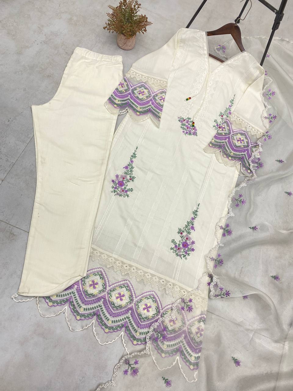Color_Off White