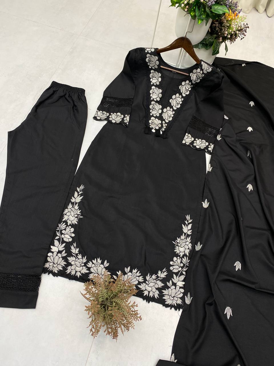 Color_Black