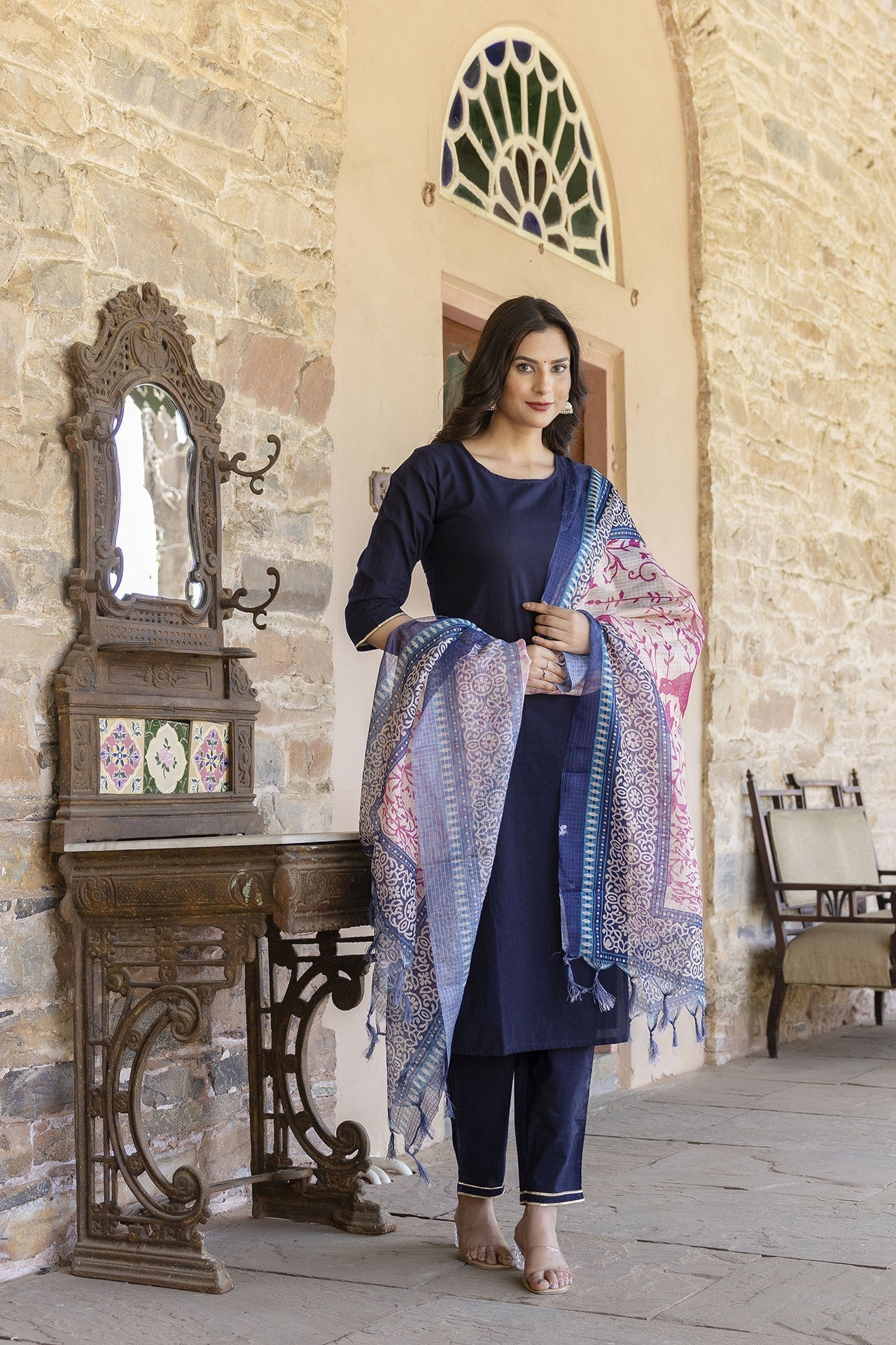 Women's Navy Blue Kurta Set With Pants & printed Dupatta - Taantav