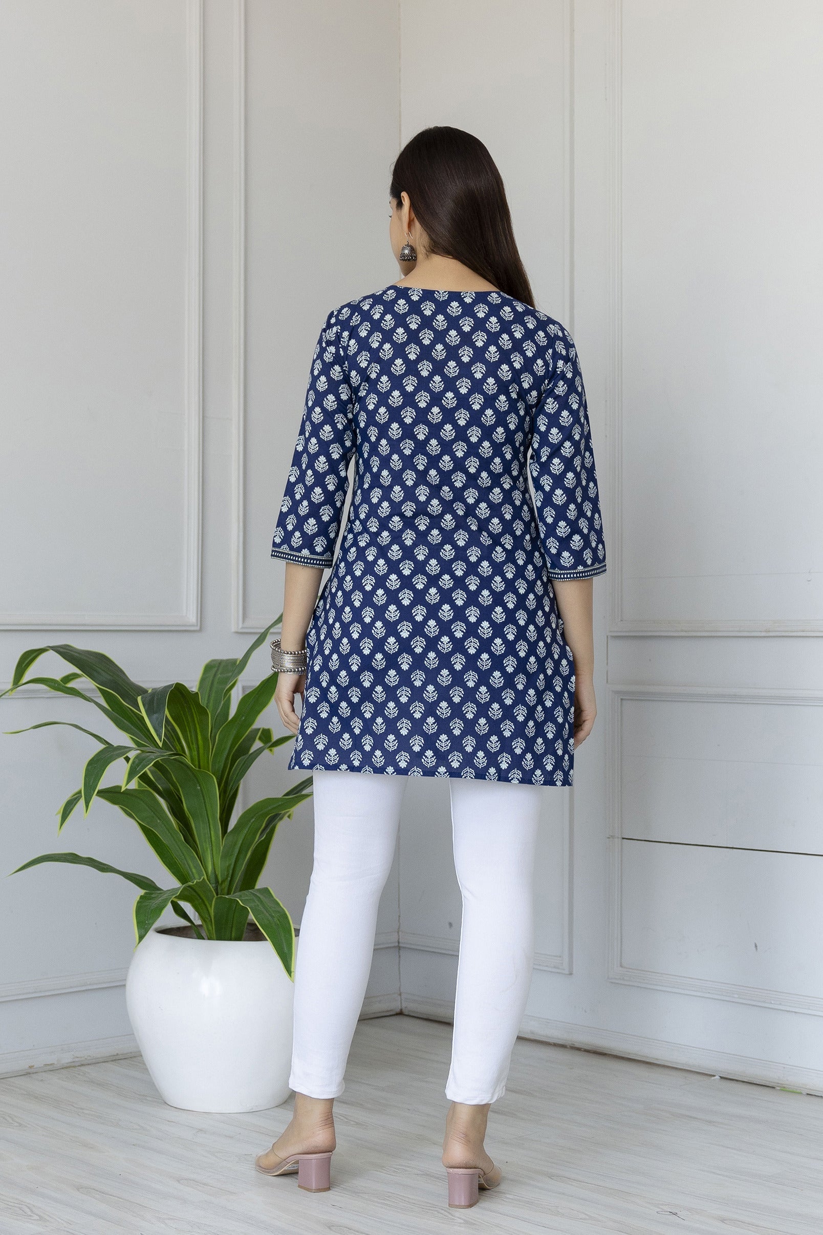 Women's Blue Straight Tunic With Three Quarter Sleeves - Taantav